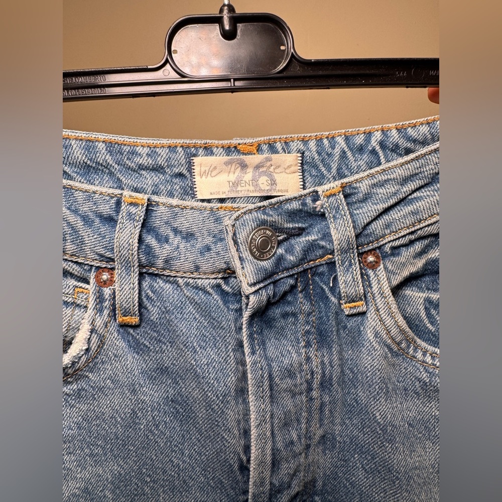 We The Free Distressed Blue Jeans Size 26 - Picture 5 of 11